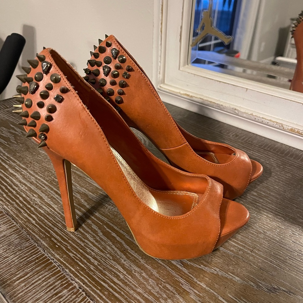 Brown Bakers pumps. Like new. Size 7.5.